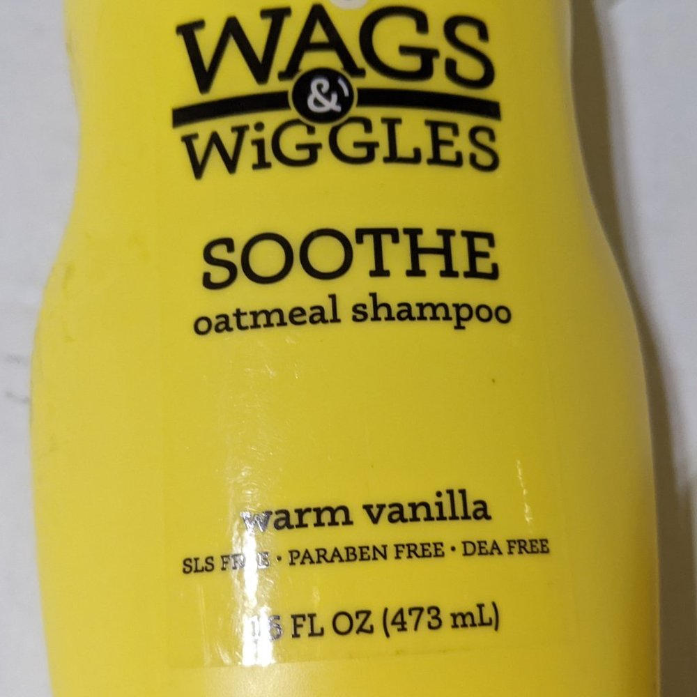 Wags & Wiggles Oatmeal Shampoo for Dogs